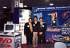 Polsko-ameryka±sko-czeska za│oga stowarzyszenia Electronic Publishing Association na targach Comdex/Fall '97 w Las Vegas